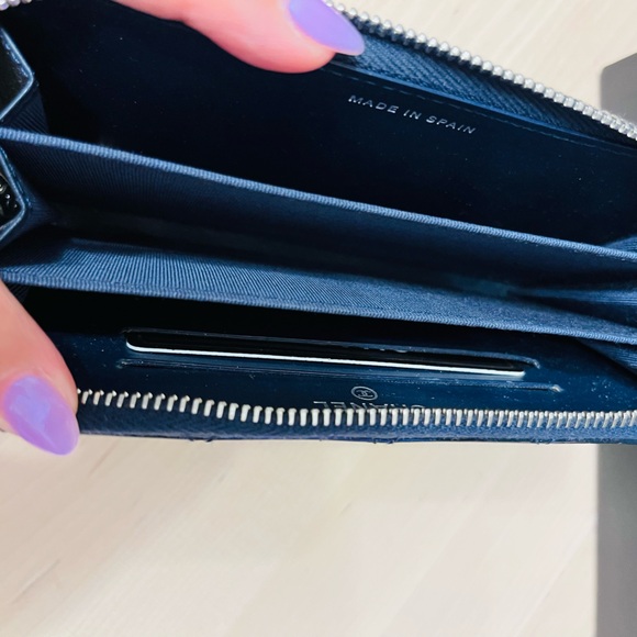 CHANEL SMALL NAVY BLUE PATENT LEATHER ZIP AROUND WALLET - Picture 12 of 15